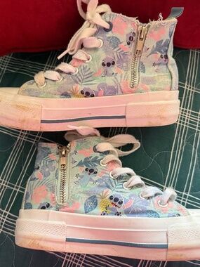 Girls Stitch shoes Size 1